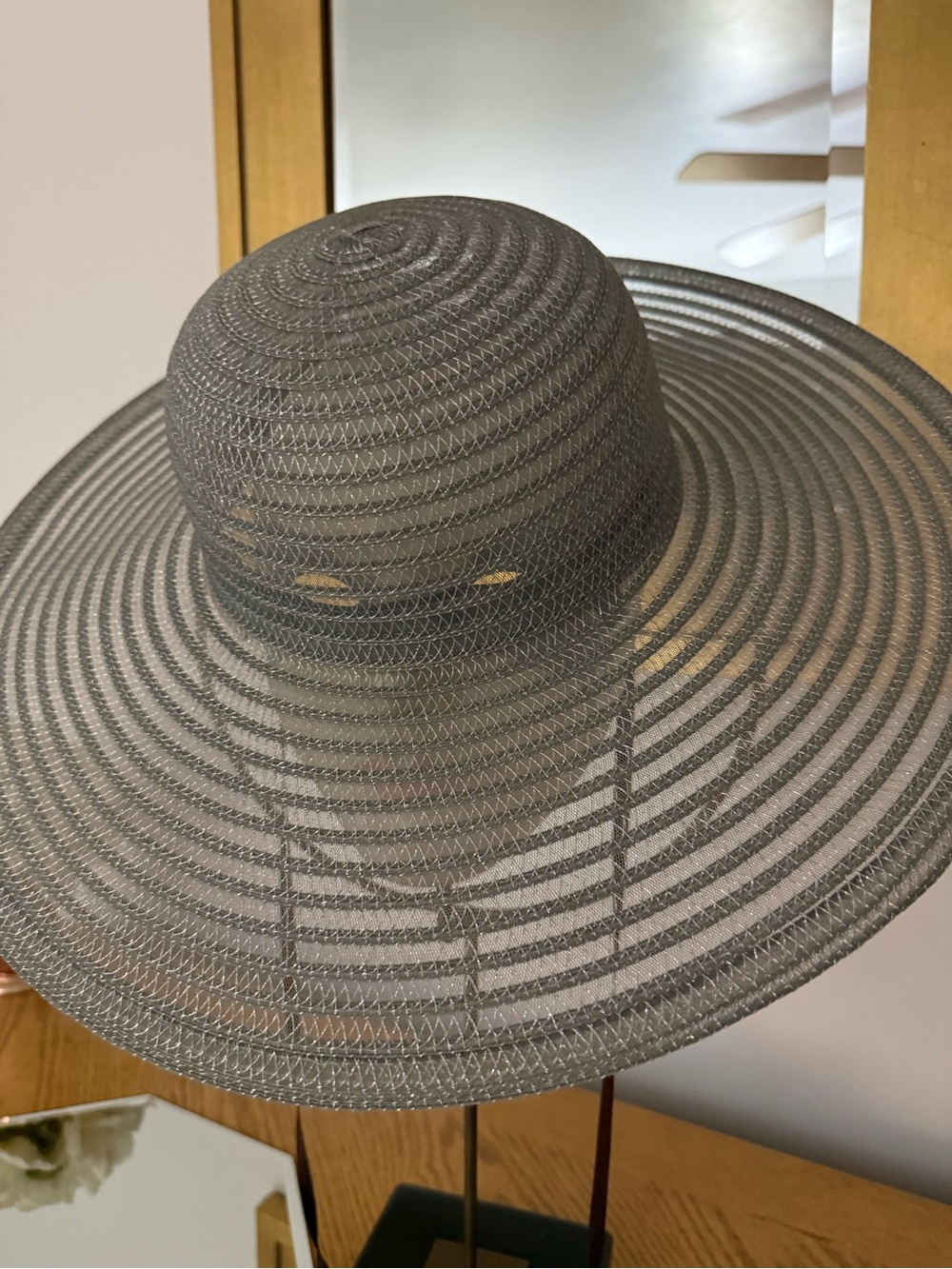 Liz Claiborne Wide Brim Straw Sun Hat in Gray